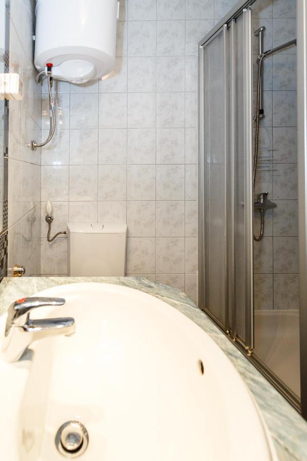 Apartmani Mili Malinska Ngoại thất bức ảnh