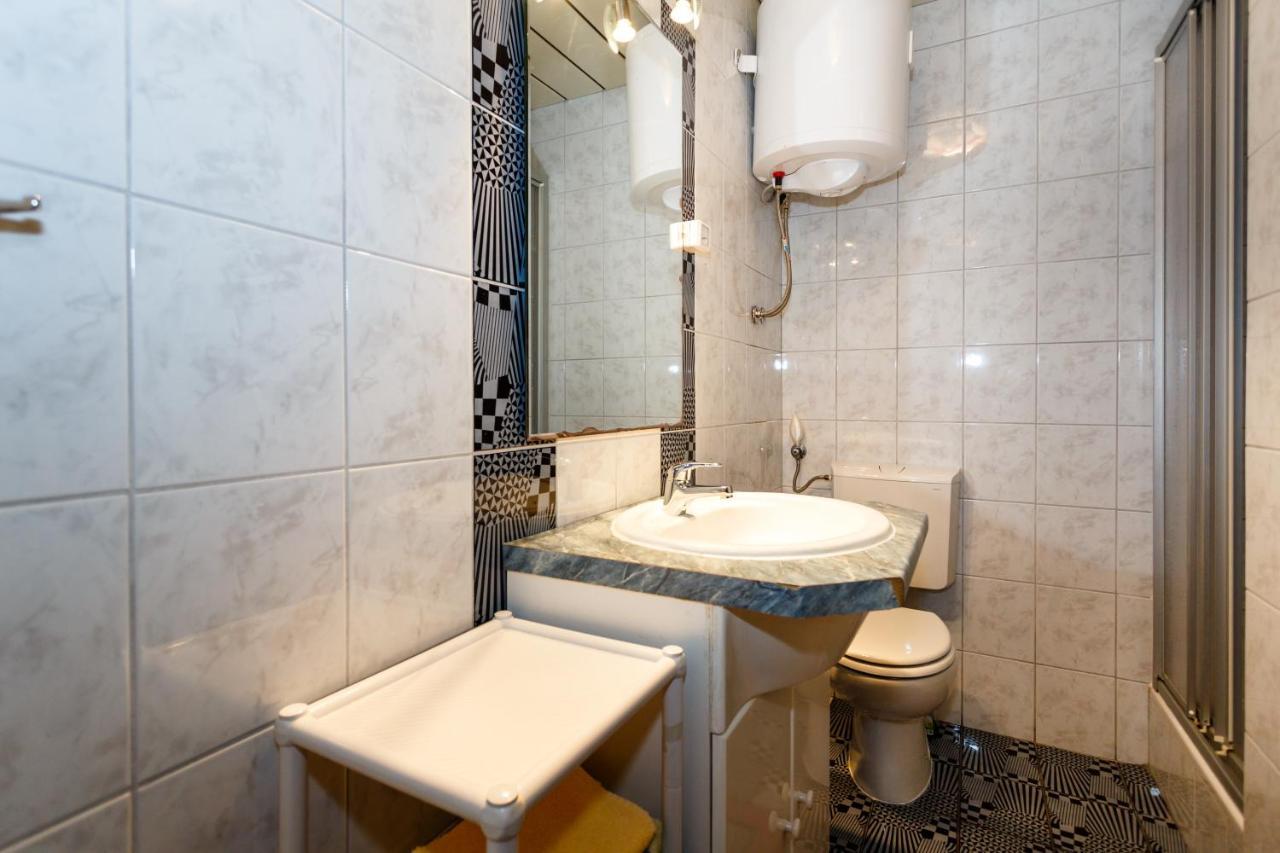 Apartmani Mili Malinska Ngoại thất bức ảnh