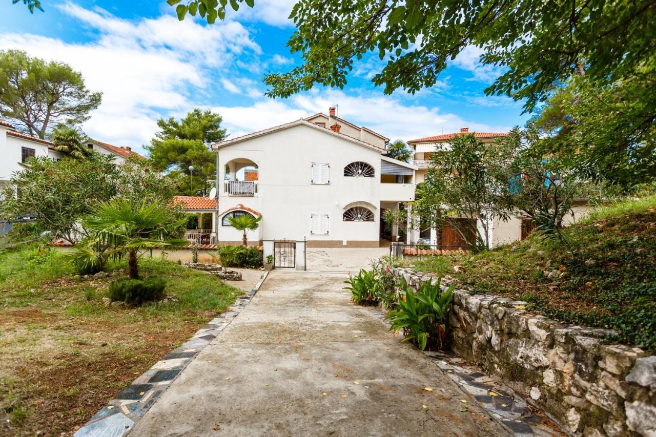 Apartmani Mili Malinska Ngoại thất bức ảnh
