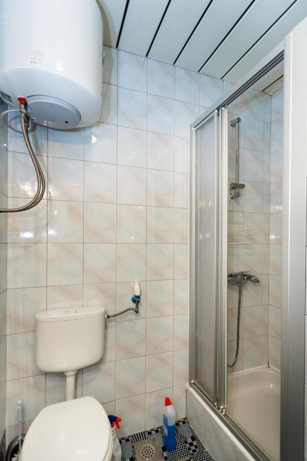 Apartmani Mili Malinska Ngoại thất bức ảnh