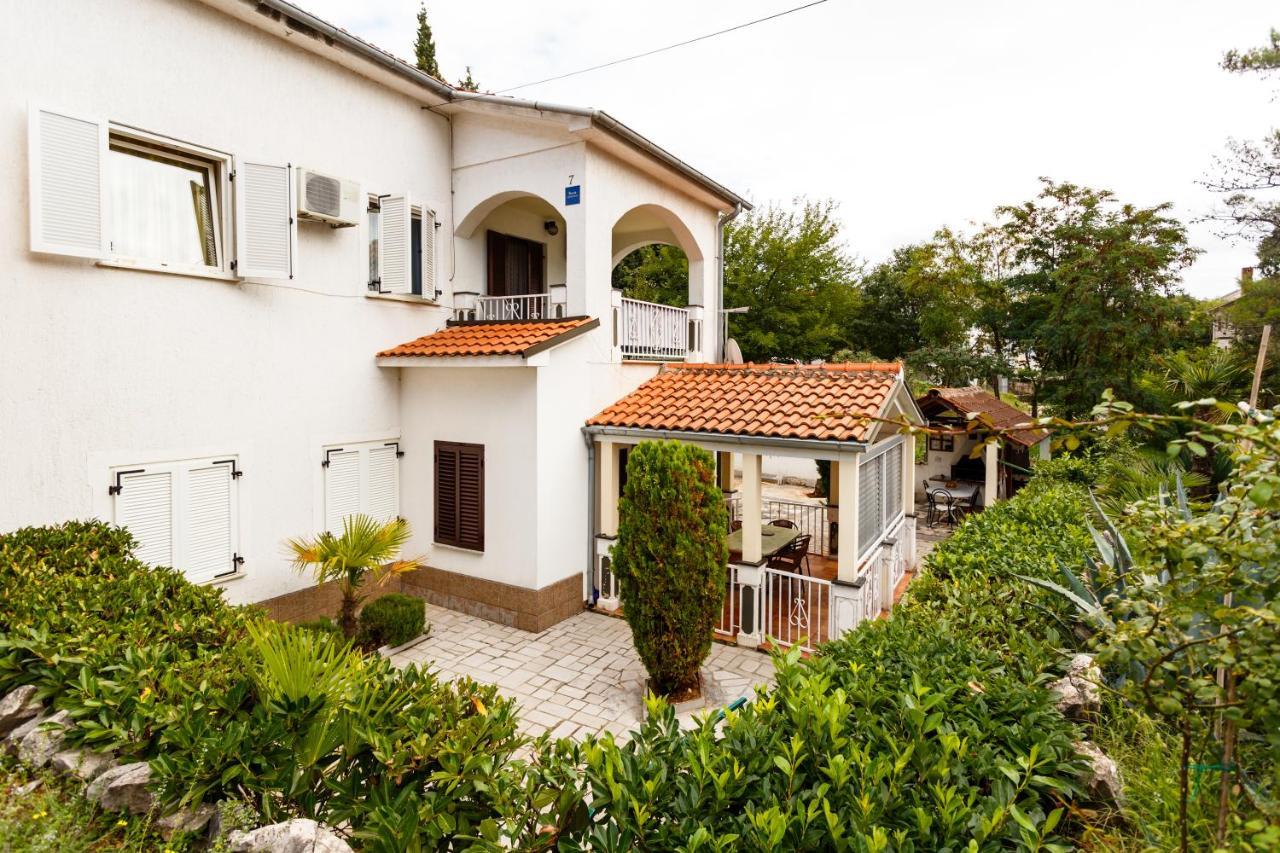 Apartmani Mili Malinska Ngoại thất bức ảnh
