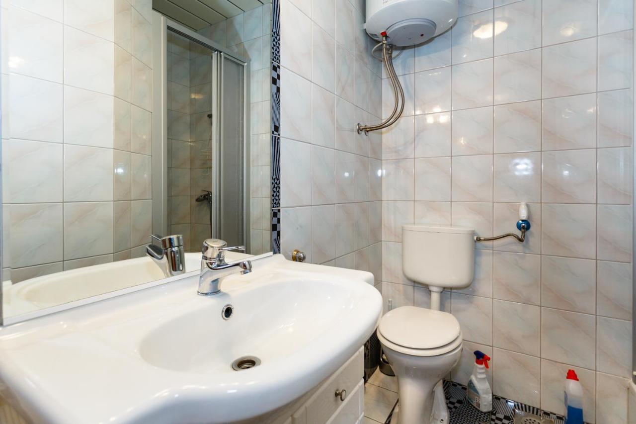 Apartmani Mili Malinska Ngoại thất bức ảnh