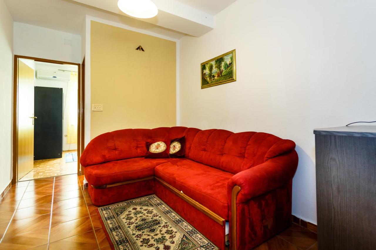 Apartmani Mili Malinska Ngoại thất bức ảnh
