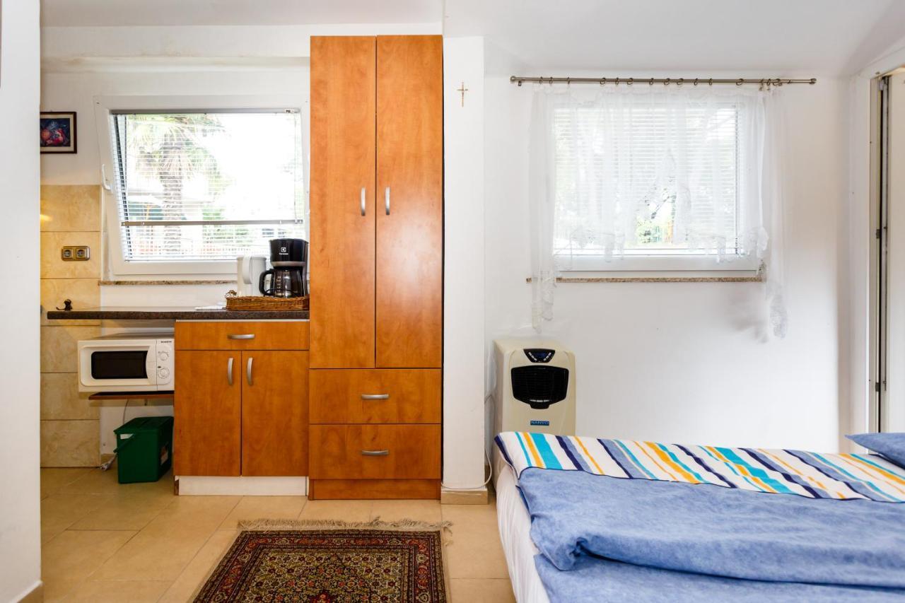 Apartmani Mili Malinska Ngoại thất bức ảnh