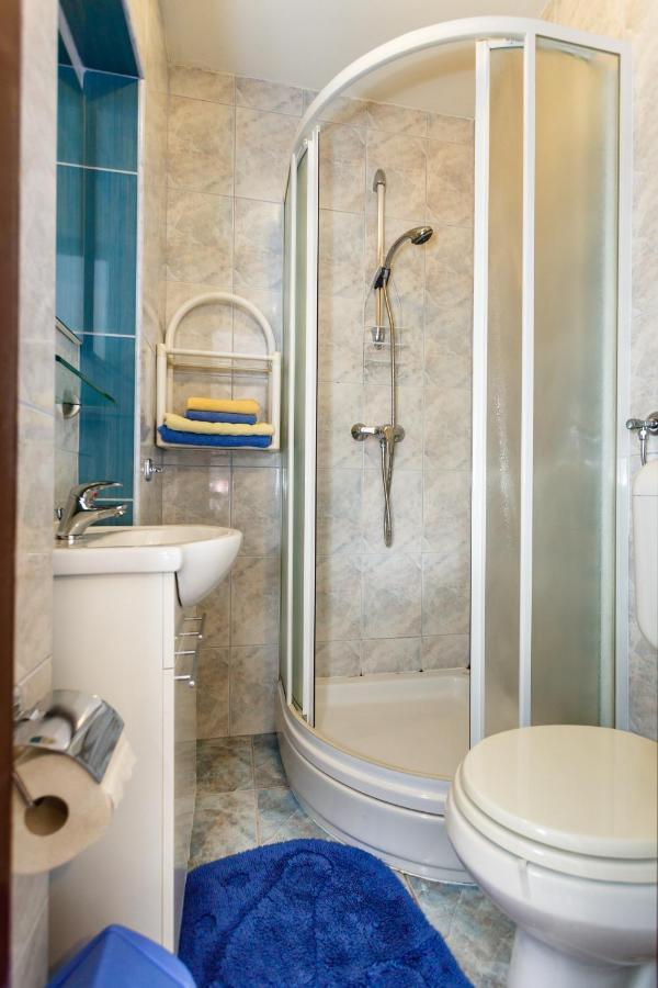 Apartmani Mili Malinska Ngoại thất bức ảnh
