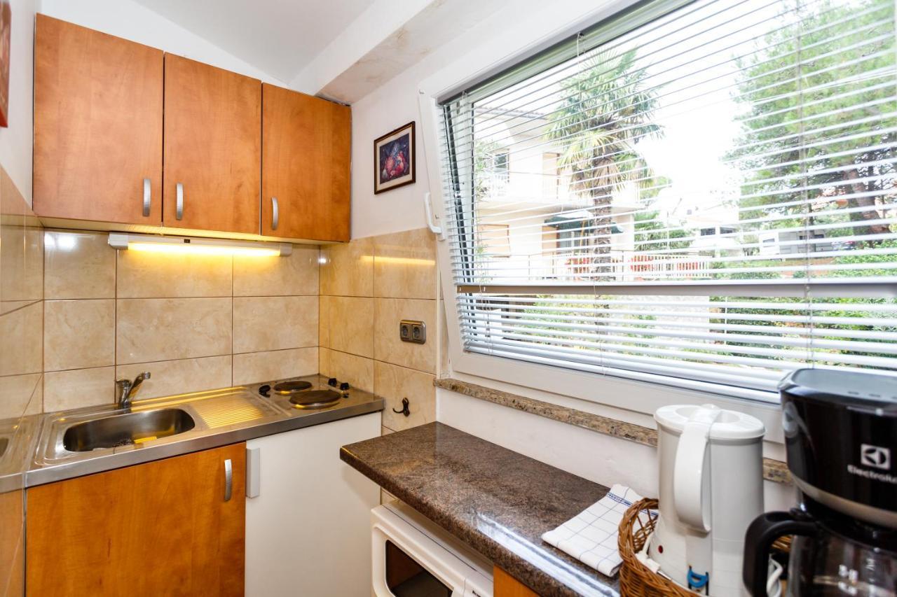Apartmani Mili Malinska Ngoại thất bức ảnh