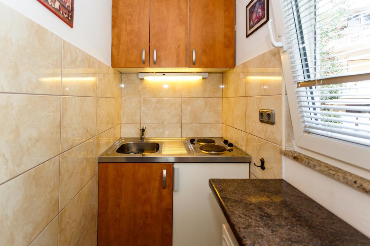 Apartmani Mili Malinska Ngoại thất bức ảnh