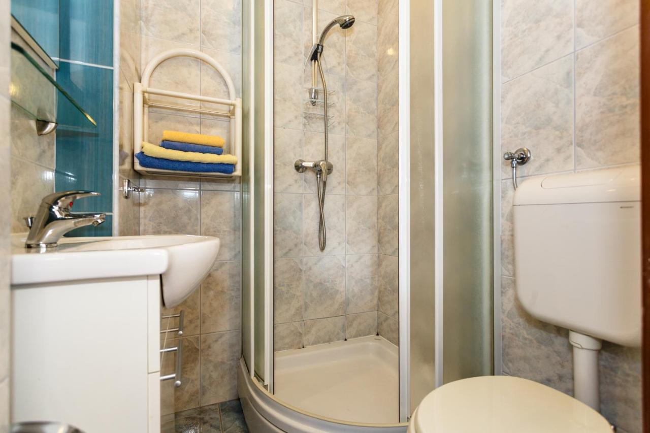 Apartmani Mili Malinska Ngoại thất bức ảnh