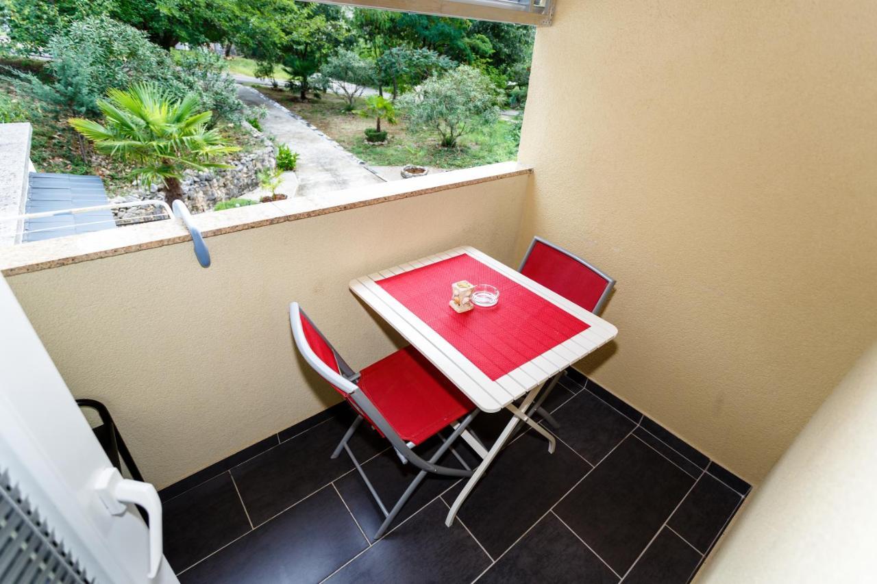 Apartmani Mili Malinska Ngoại thất bức ảnh