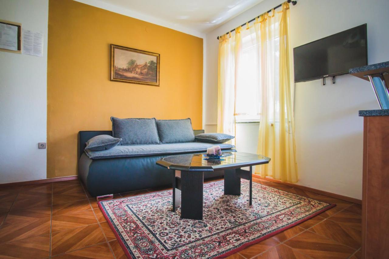 Apartmani Mili Malinska Ngoại thất bức ảnh